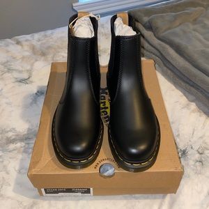 Dr. Martens 2976 Vegan Chelsea Boot